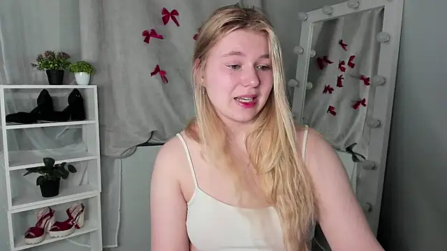 Snapshot of Rebecca_Kelly chatting on 03/17/25, 09:35 Rebecca Kelly online show from 03/17/25, 09:35