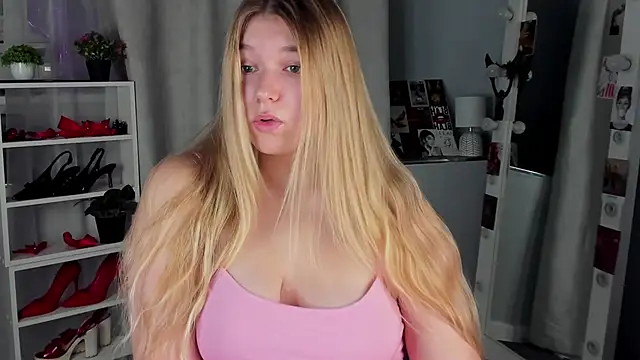 Snapshot of Rebecca_Kelly chatting on 10/14/25, 02:12 Rebecca Kelly online show from 10/14/25, 02:12