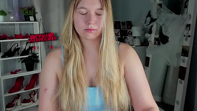 Snapshot of Rebecca_Kelly chatting on 10/28/25, 01:50 Rebecca Kelly online show from 10/28/25, 01:50