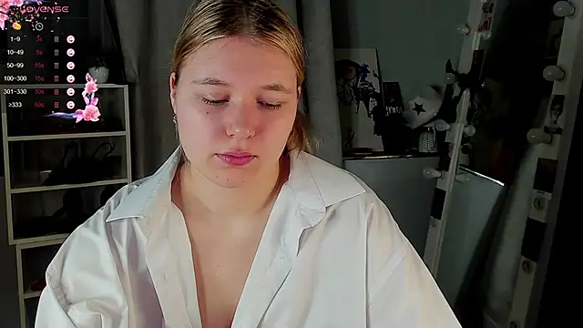 Rebecca Kelly online show from 12/23/25, 02:33