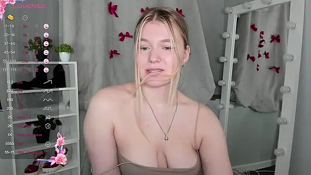 Snapshot of Rebecca_Kelly chatting on 03/11/25, 09:37 Rebecca Kelly online show from 03/11/25, 09:37