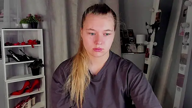 Snapshot of Rebecca_Kelly chatting on 10/04/25, 02:13 Rebecca Kelly online show from 10/04/25, 02:13