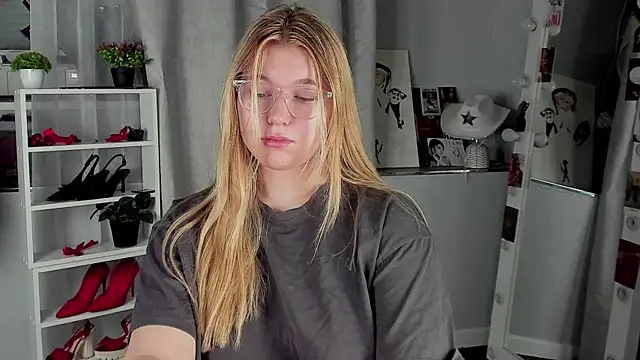 Snapshot of Rebecca_Kelly chatting on 11/15/25, 02:15 Rebecca Kelly online show from 11/15/25, 02:15