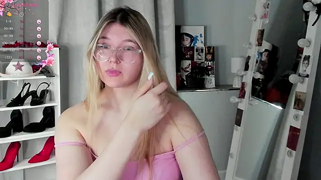 Rebecca Kelly online show from 02/25/26, 02:45