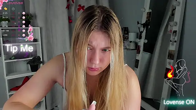 Snapshot of Rebecca_Kelly chatting on 09/19/25, 01:42 Rebecca Kelly online show from 09/19/25, 01:42