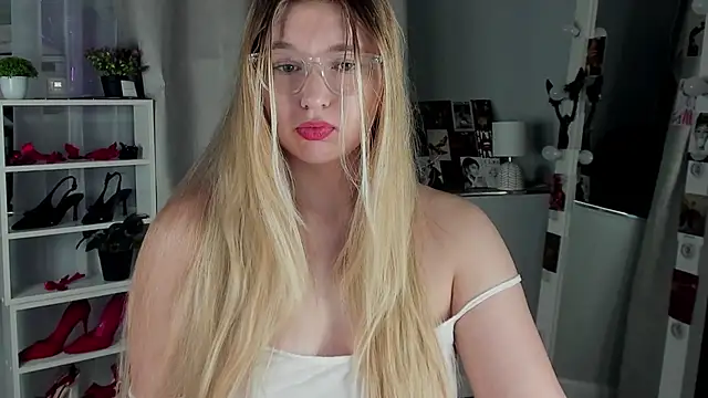 Snapshot of Rebecca_Kelly chatting on 11/03/25, 02:28 Rebecca Kelly online show from 11/03/25, 02:28