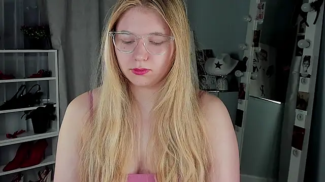 Snapshot of Rebecca_Kelly chatting on 11/20/25, 02:34 Rebecca Kelly online show from 11/20/25, 02:34