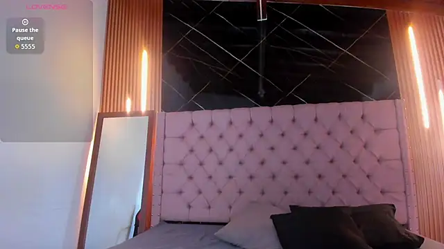 ShanellBlack online show from 11/15/25, 04:05