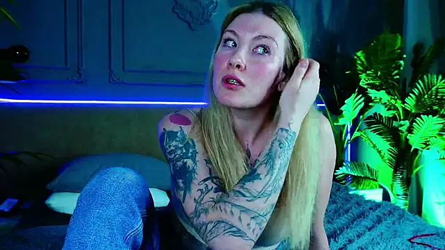 Snapshot of Liv_Fay chatting on 03/22/25, 12:17 Liv Fay online show from 03/22/25, 12:17