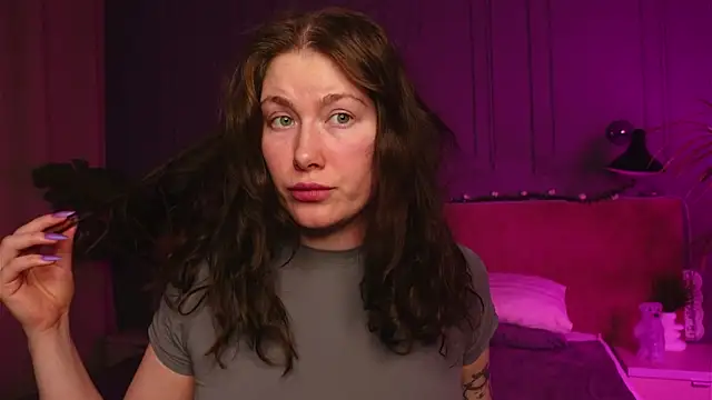 Liv Fay online show from 12/19/25, 02:19