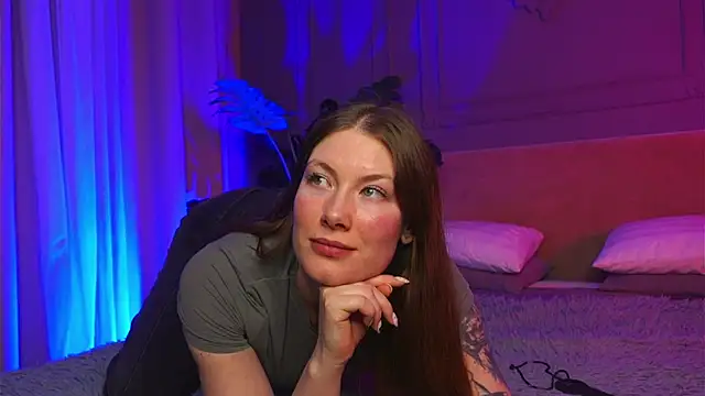 Snapshot of Liv_Fay chatting on 10/02/25, 04:21 Liv Fay online show from 10/02/25, 04:21