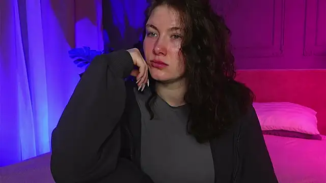 Liv Fay online show from 12/05/25, 02:15