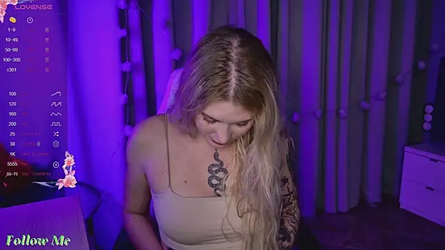 Snapshot of Liv_Fay chatting on 02/26/25, 10:58 Liv Fay online show from 02/26/25, 10:58