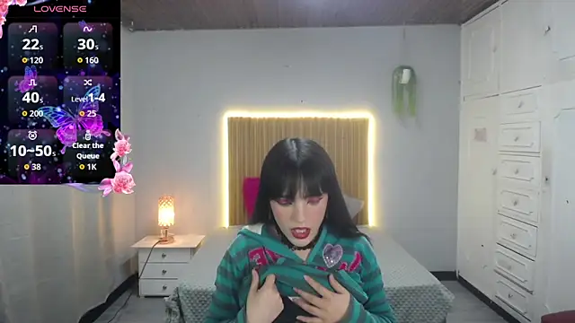 Snapshot of sailor_moon07 chatting on 12/19/25, 03:32 sailor moon07 online show from 12/19/25, 03:32