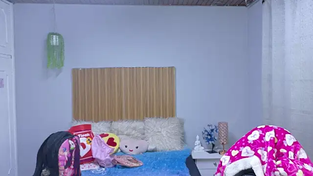 Snapshot of sailor_moon07 chatting on 09/27/25, 04:29 sailor moon07 online show from 09/27/25, 04:29