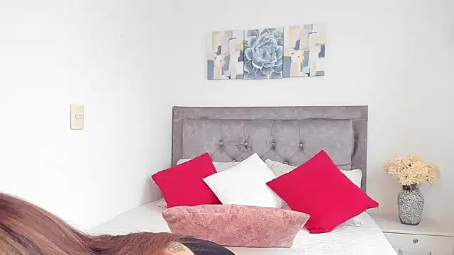 Snapshot of DarlinJones chatting on 02/22/25, 09:04 DarlinJones online show from 02/22/25, 09:04