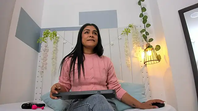 hannah gray online show from 12/05/25, 11:09