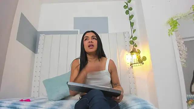 hannah gray online show from 10/20/25, 11:11