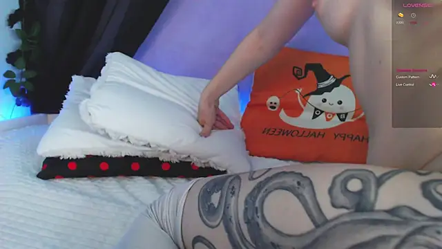 Snapshot of Scarlettsrorm chatting on 10/16/25, 05:16 Scarlettsrorm online show from 10/16/25, 05:16