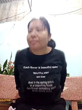 Snapshot of Queen_18200 chatting on 02/15/25, 05:41 Queen 18200 online show from 02/15/25, 05:41