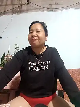 Snapshot of Queen_18200 chatting on 02/13/25, 07:35 Queen 18200 online show from 02/13/25, 07:35