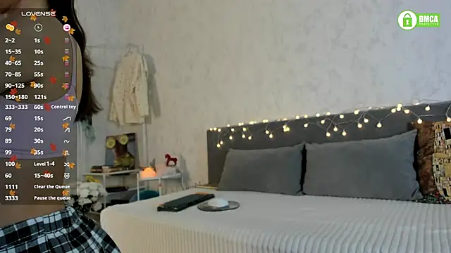 pretty yong cat online show from 11/25/25, 02:17