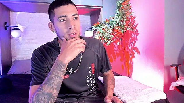 DrakeNeumann online show from 12/22/25, 02:11