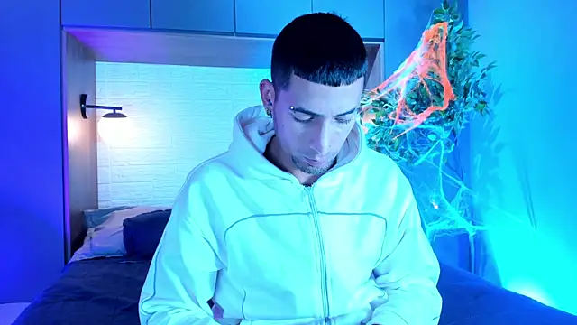 DrakeNeumann online show from 11/08/25, 03:43