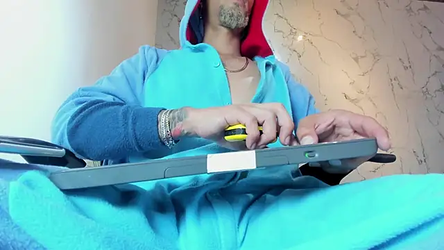 DrakeNeumann online show from 10/08/25, 03:52