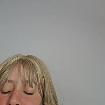 Snapshot of Massa8 chatting on 11/22/25, 04:11 Massa8 online show from 11/22/25, 04:11