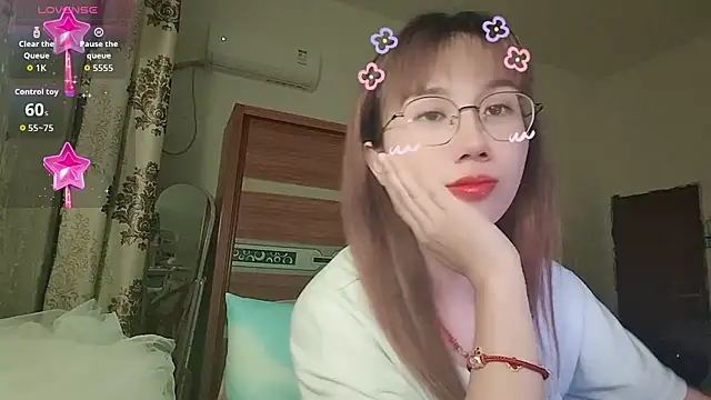 Snapshot of Lili_666 chatting on 06/20/26, 04:12 Lili 666 online show from 06/20/26, 04:12