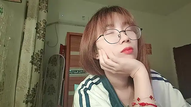 Lili 666 online show from 05/18/26, 06:01
