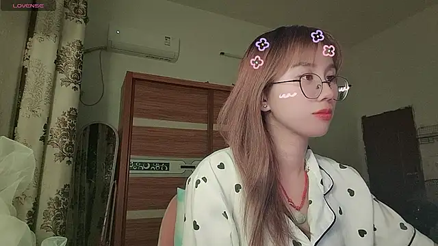 Snapshot of Lili_666 chatting on 06/29/26, 04:17 Lili 666 online show from 06/29/26, 04:17