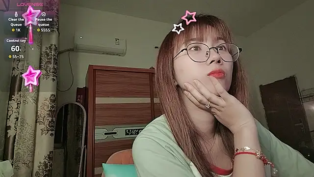 Lili 666 online show from 04/15/26, 06:56