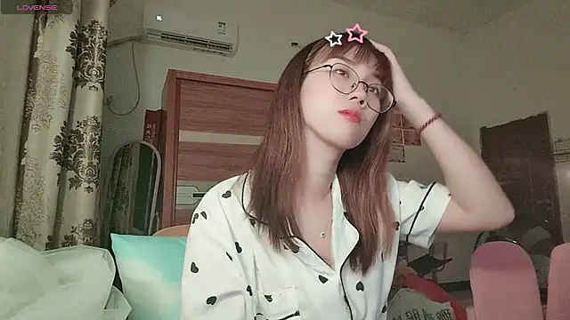 Lili 666 online show from 04/19/26, 02:29