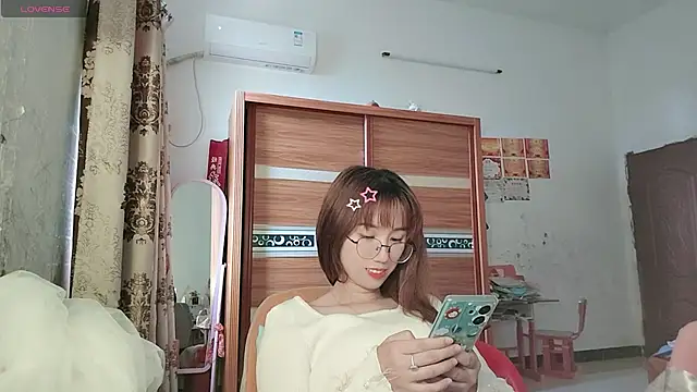 Lili 666 online show from 04/24/26, 08:27