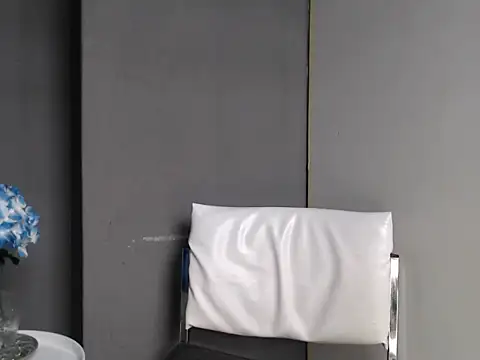 Snapshot of CREAMYCUPCAKExxx chatting on 11/01/25, 01:27 CREAMYCUPCAKExxx online show from 11/01/25, 01:27