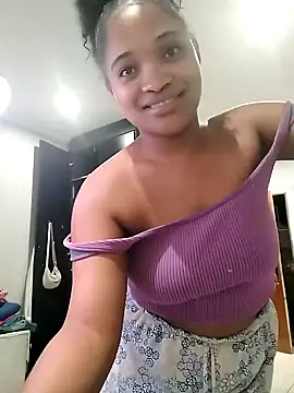 Snapshot of CREAMYCUPCAKExxx chatting on 01/17/25, 09:39 CREAMYCUPCAKExxx online show from 01/17/25, 09:39