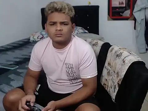 Boycuriousxxx online show from 10/20/25, 11:11