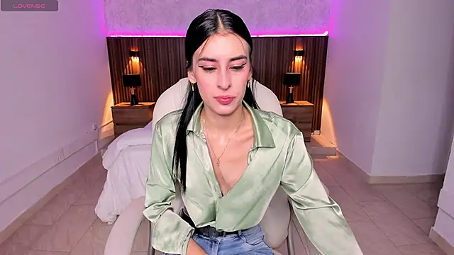 karlaa james online show from 11/01/25, 11:04