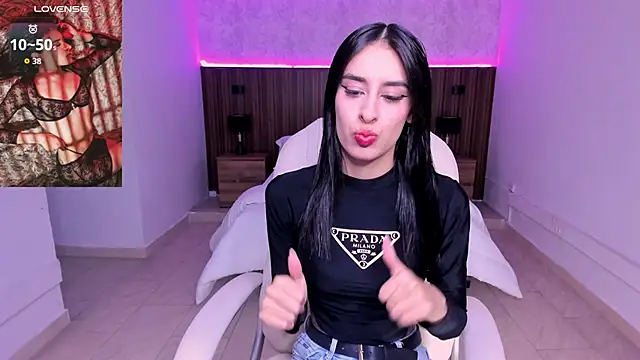 Snapshot of karlaa_james chatting on 02/22/26, 11:56 karlaa james online show from 02/22/26, 11:56