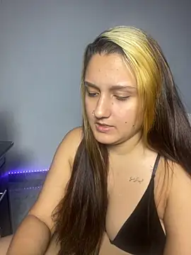 saray gomez22 online show from 11/11/25, 02:28