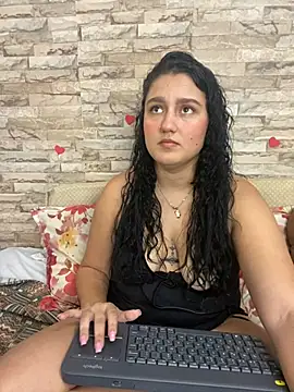 Snapshot of saray_gomez22 chatting on 02/21/25, 01:55 saray gomez22 online show from 02/21/25, 01:55