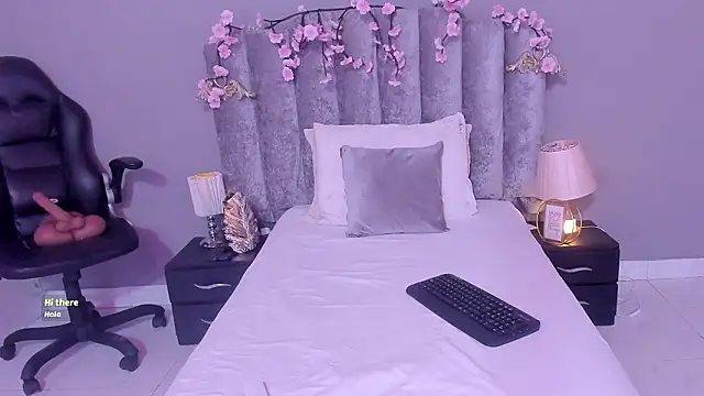 Snapshot of Chleo__ chatting on 02/18/26, 01:07 Chleo online show from 02/18/26, 01:07