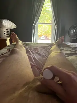 Snapshot of Tyler98425 chatting on 10/27/25, 04:19 Tyler98425 online show from 10/27/25, 04:19