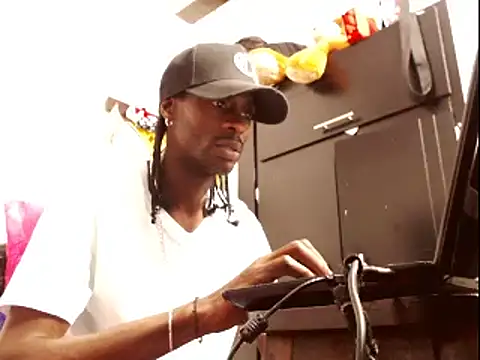 Snapshot of phillip-hot chatting on 01/22/25, 04:23 phillip-hot online show from 01/22/25, 04:23