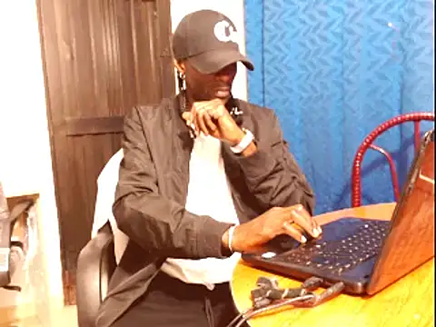 Snapshot of phillip-hot chatting on 01/18/25, 02:36 phillip-hot online show from 01/18/25, 02:36