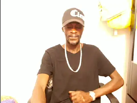 Snapshot of phillip-hot chatting on 03/17/25, 04:33 phillip-hot online show from 03/17/25, 04:33