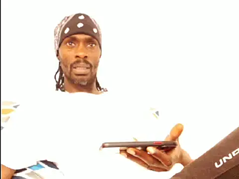 Snapshot of phillip-hot chatting on 02/17/25, 05:12 phillip-hot online show from 02/17/25, 05:12