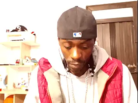 Snapshot of phillip-hot chatting on 12/31/24, 03:45 phillip-hot online show from 12/31/24, 03:45